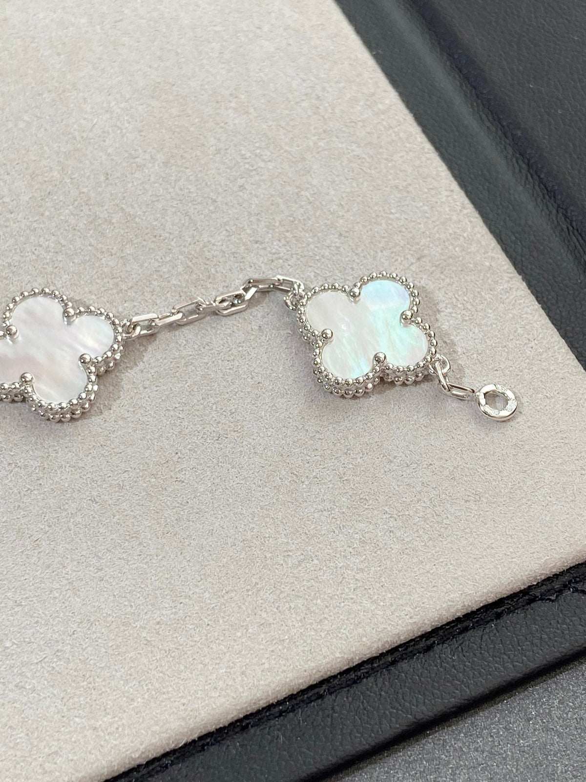 [Vera Jewelry] クローバー ホワイトパール マザーオブパール 5モチーフ ブレスレット コレクション