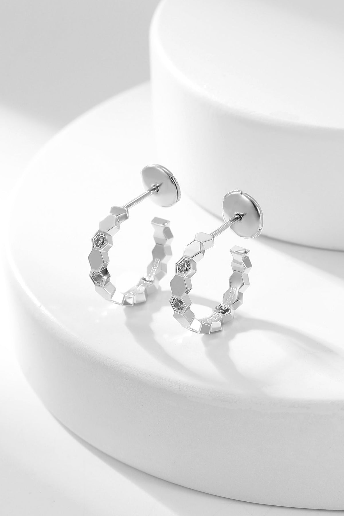 [Vera  Jewelry]BEE LOVE DIAMOND HOOP EARRINGS