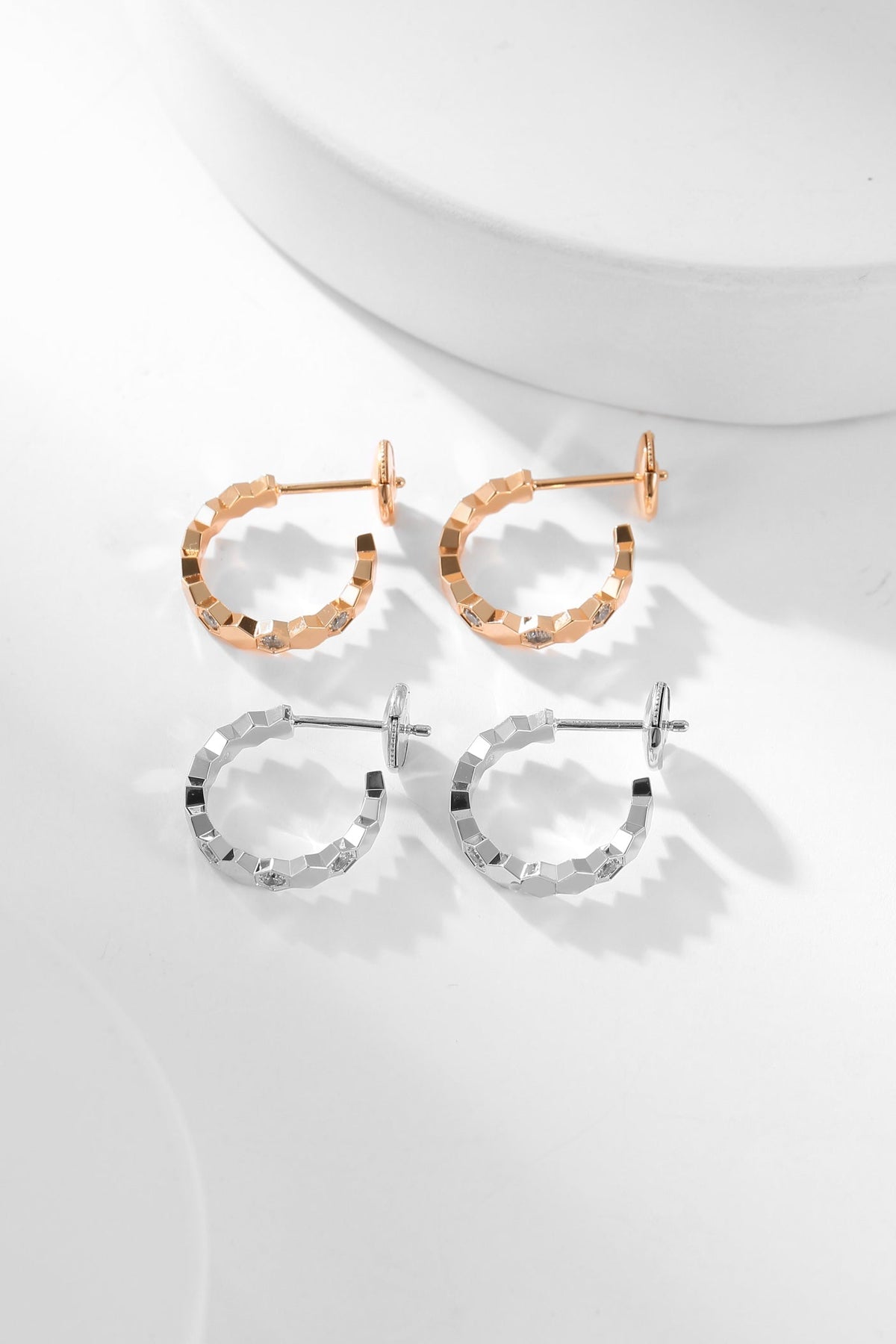 [Vera  Jewelry]BEE LOVE DIAMOND HOOP EARRINGS