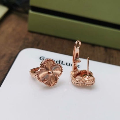 [Vera  Jewelry]CLOVER MEDIUM STUD EARRINGS