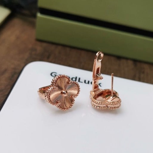 [Vera Jewelry]クローバー ミディアム スタッドピアス