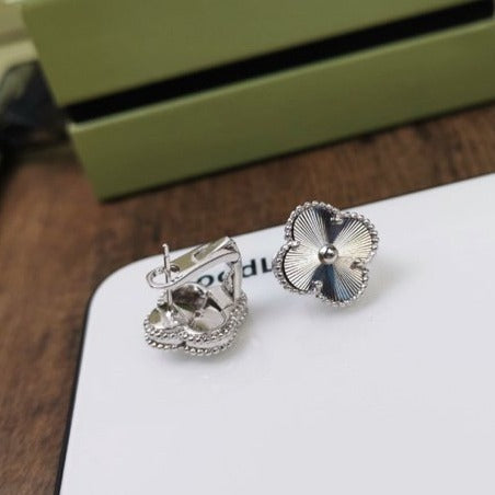 [Vera  Jewelry]CLOVER MEDIUM STUD EARRINGS