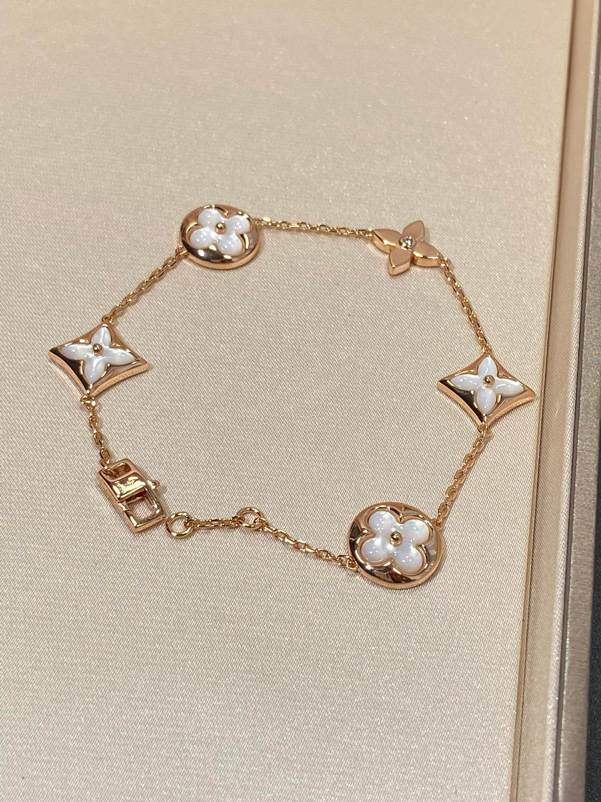 [Vera Jewelry]STAR AND SUN 5 MOTIF MOP PINK GOLD BRACELET
