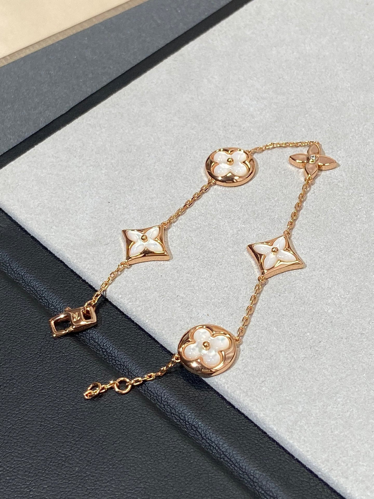 [Vera Jewelry]STAR AND SUN 5 MOTIF MOP PINK GOLD BRACELET