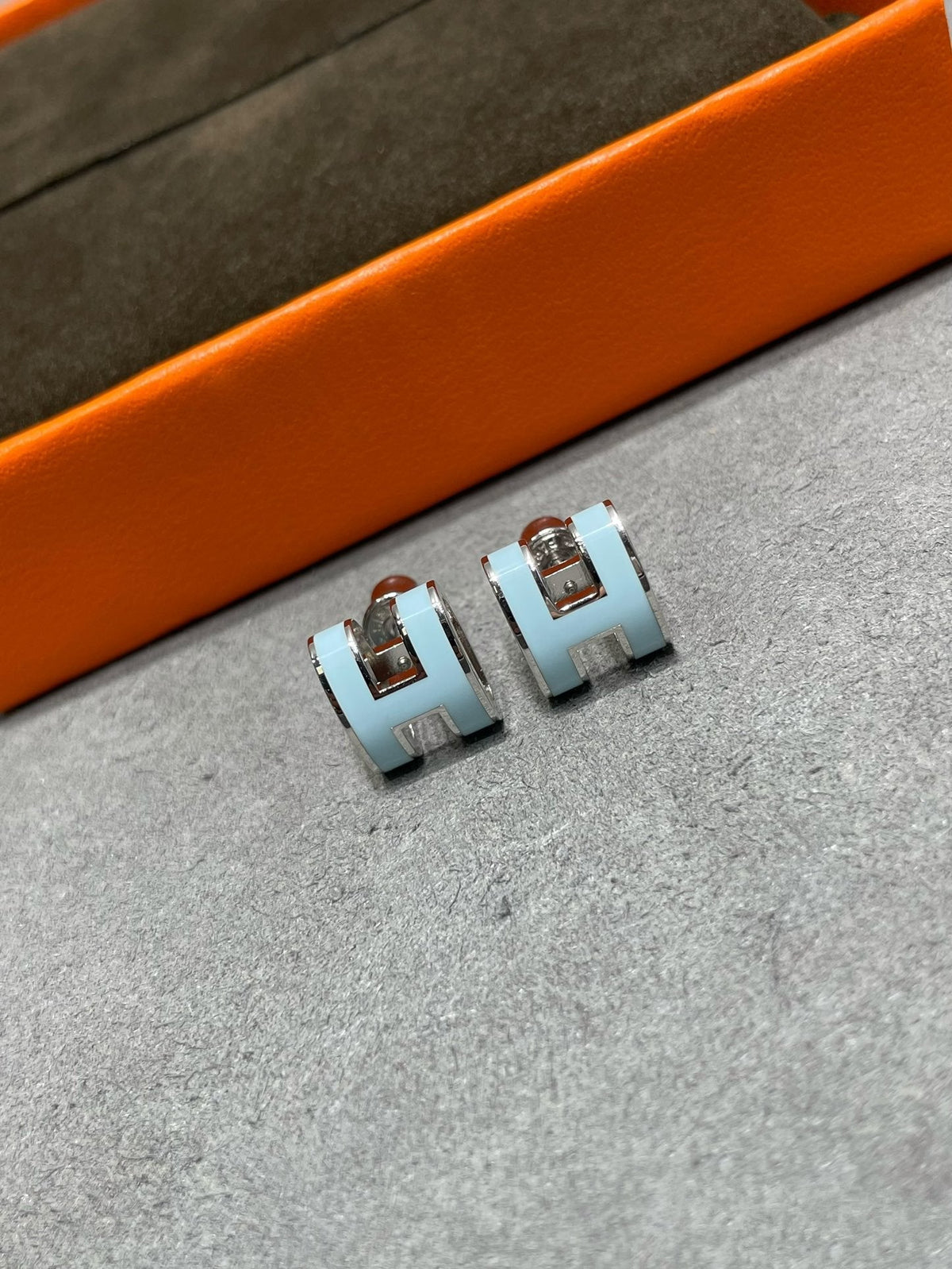 [Vera  Jewelry]POP H SKY BLUE STUD EARRINGS