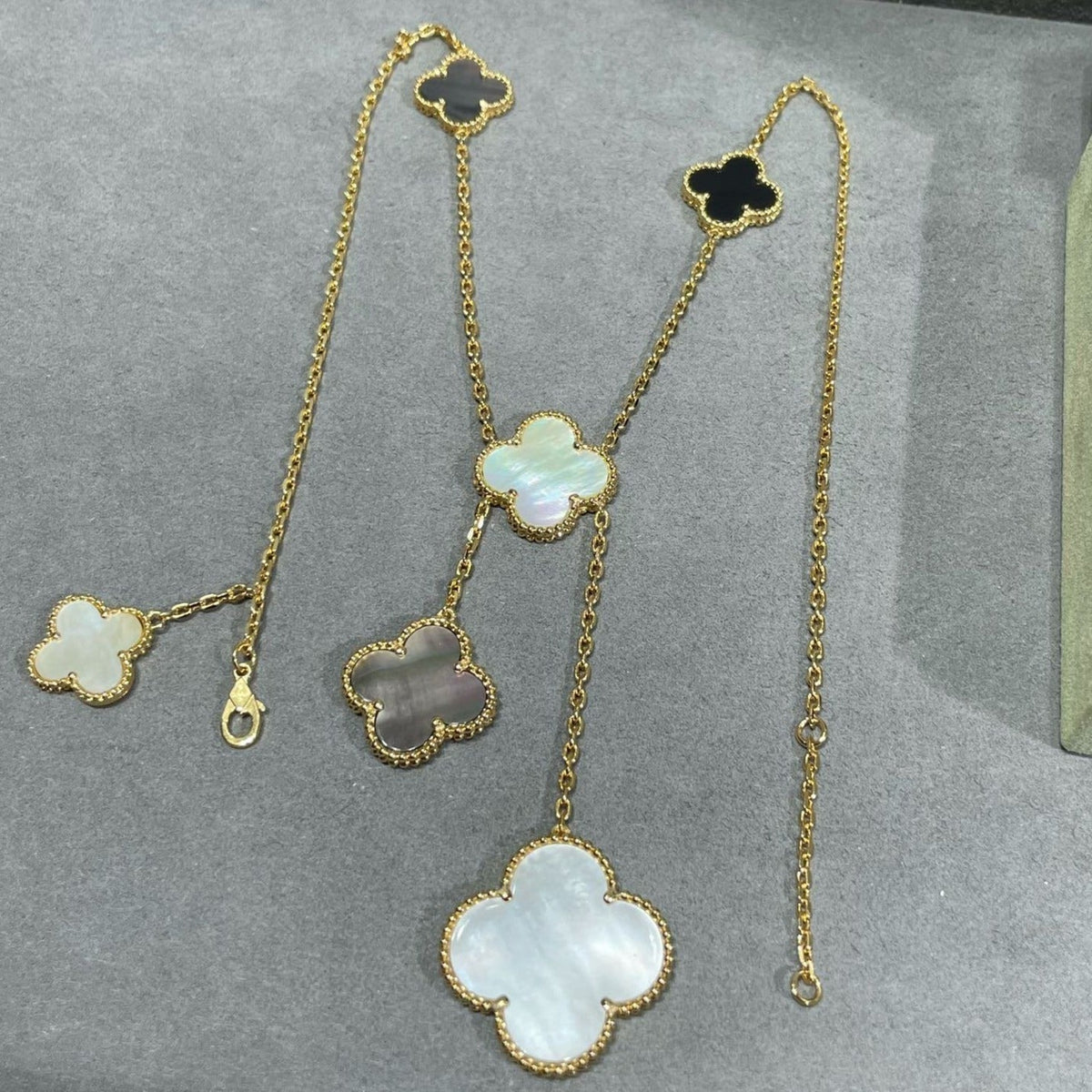 [Vera  Jewelry]CLOVER 6 MOTIF MOP ONYX GOLD NECKLACE