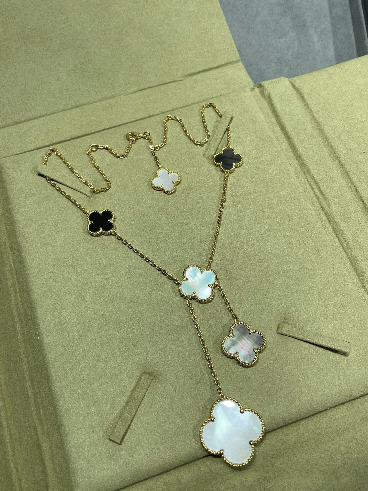 [Vera  Jewelry]CLOVER 6 MOTIF MOP ONYX GOLD NECKLACE