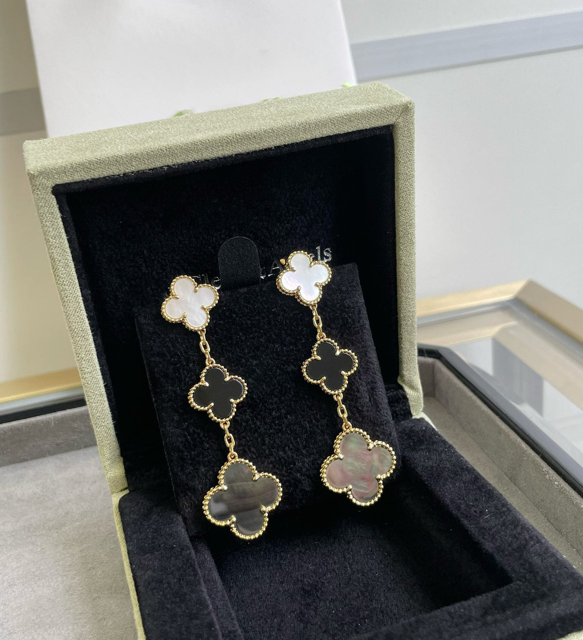 [Vera  Jewelry]CLOVER 3 MOTIF MOP ONYX DARK MOP PINK GOLD EARRINGS