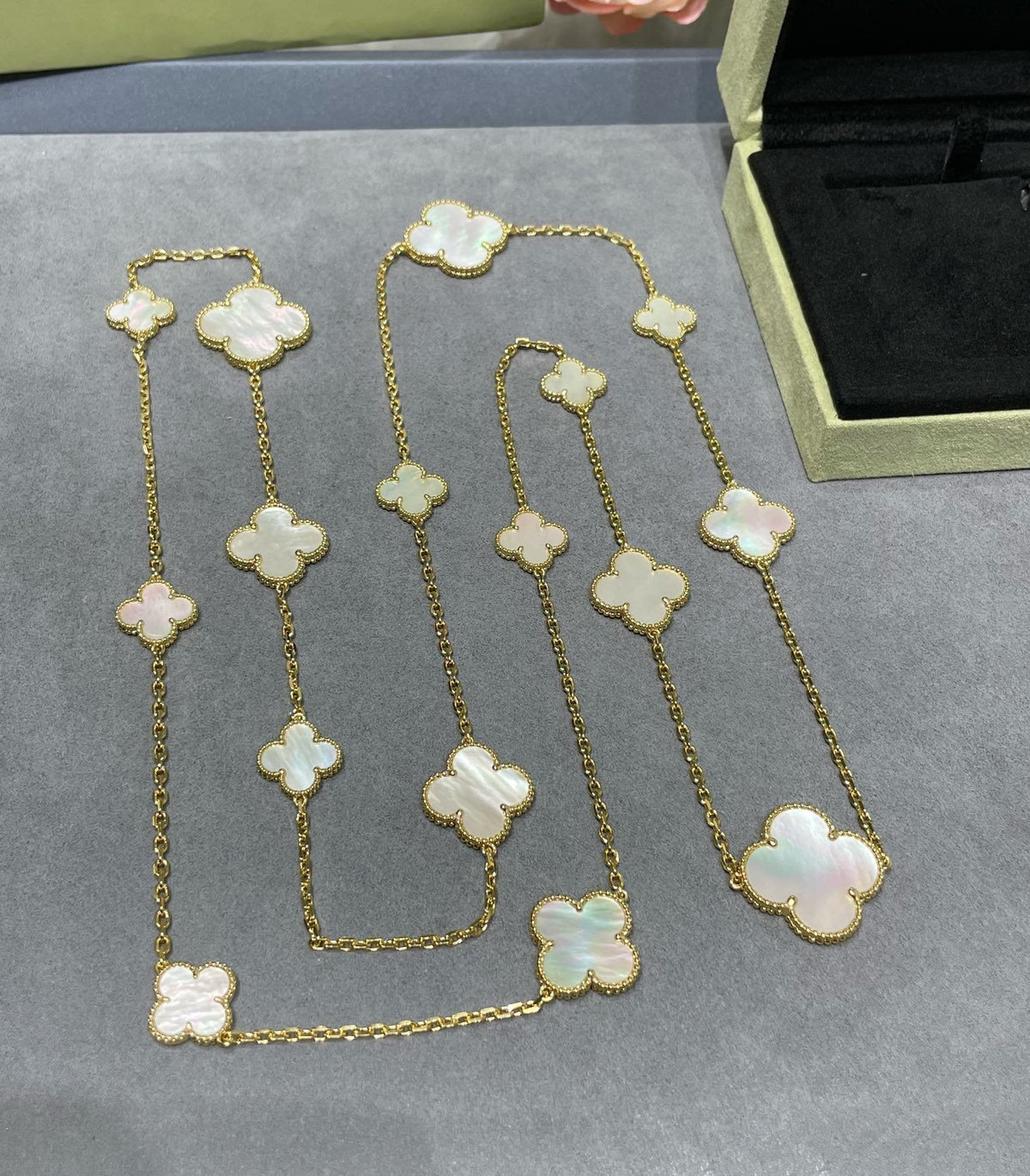 [Vera Jewelry]CLOVER 16 MOTIF WHITE MOP GOLD NECKLACE