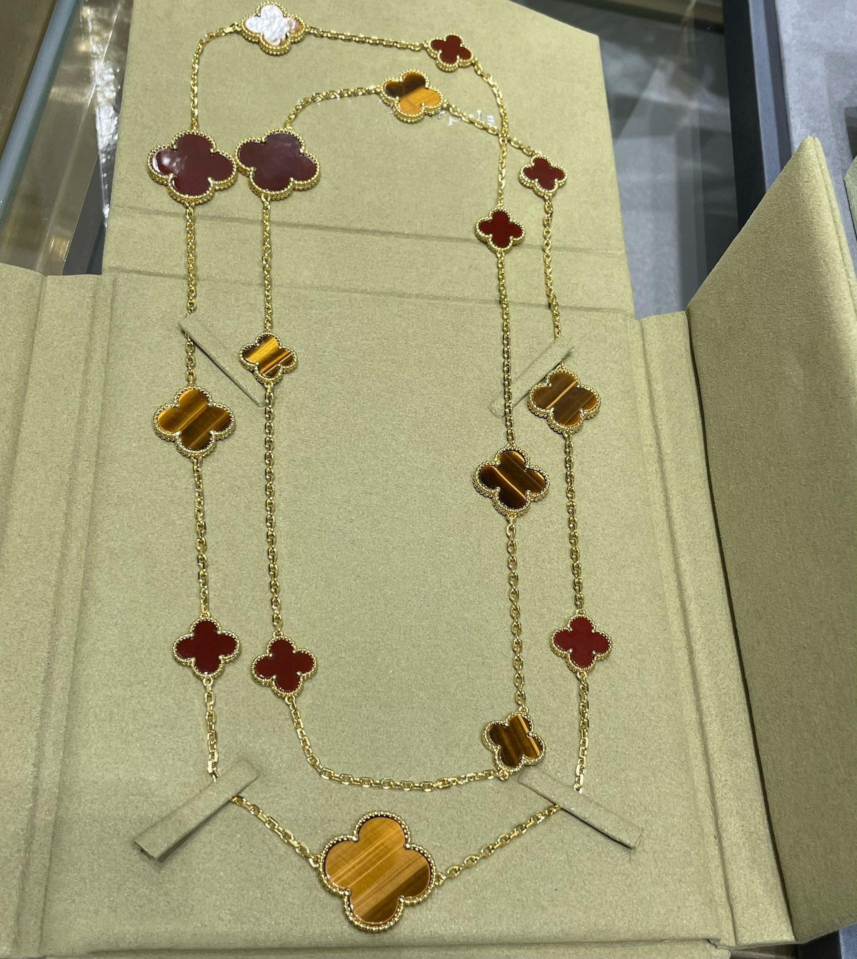 [Vera Jewelry]CLOVER 16 MOTIF CARNELIAN TIGER EYE ROSE GOLD NECKLACE