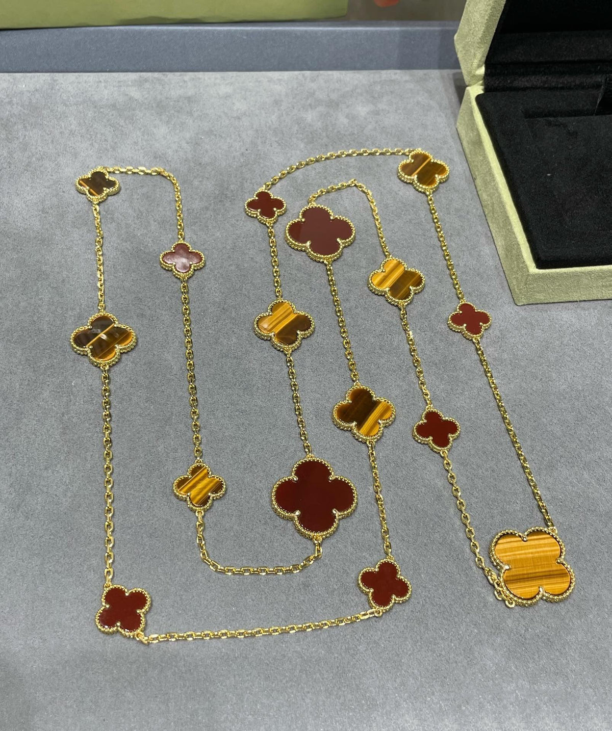 [Vera Jewelry]CLOVER 16 MOTIF CARNELIAN TIGER EYE ROSE GOLD NECKLACE