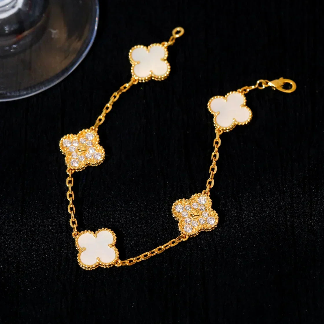 [Vera Jewelry]CLOVER WHITE PEARL MOP 5 MOTIF BRACELET COLLECTION