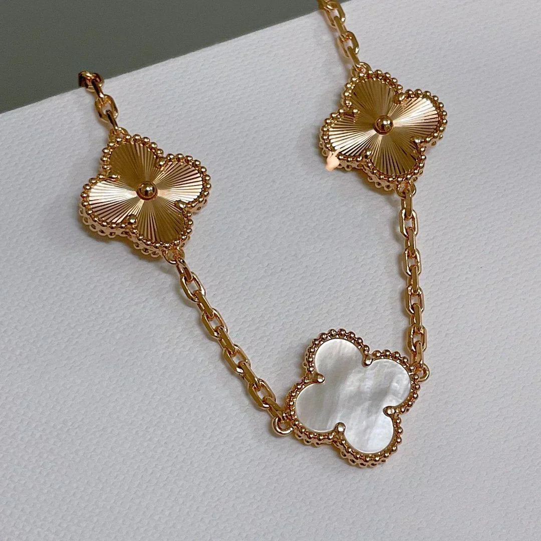 [Vera  Jewelry]LUCKY CLOVER 5-MOTIF BRACELET - WHITE MOTHER-OF-PEARL COLLECTION