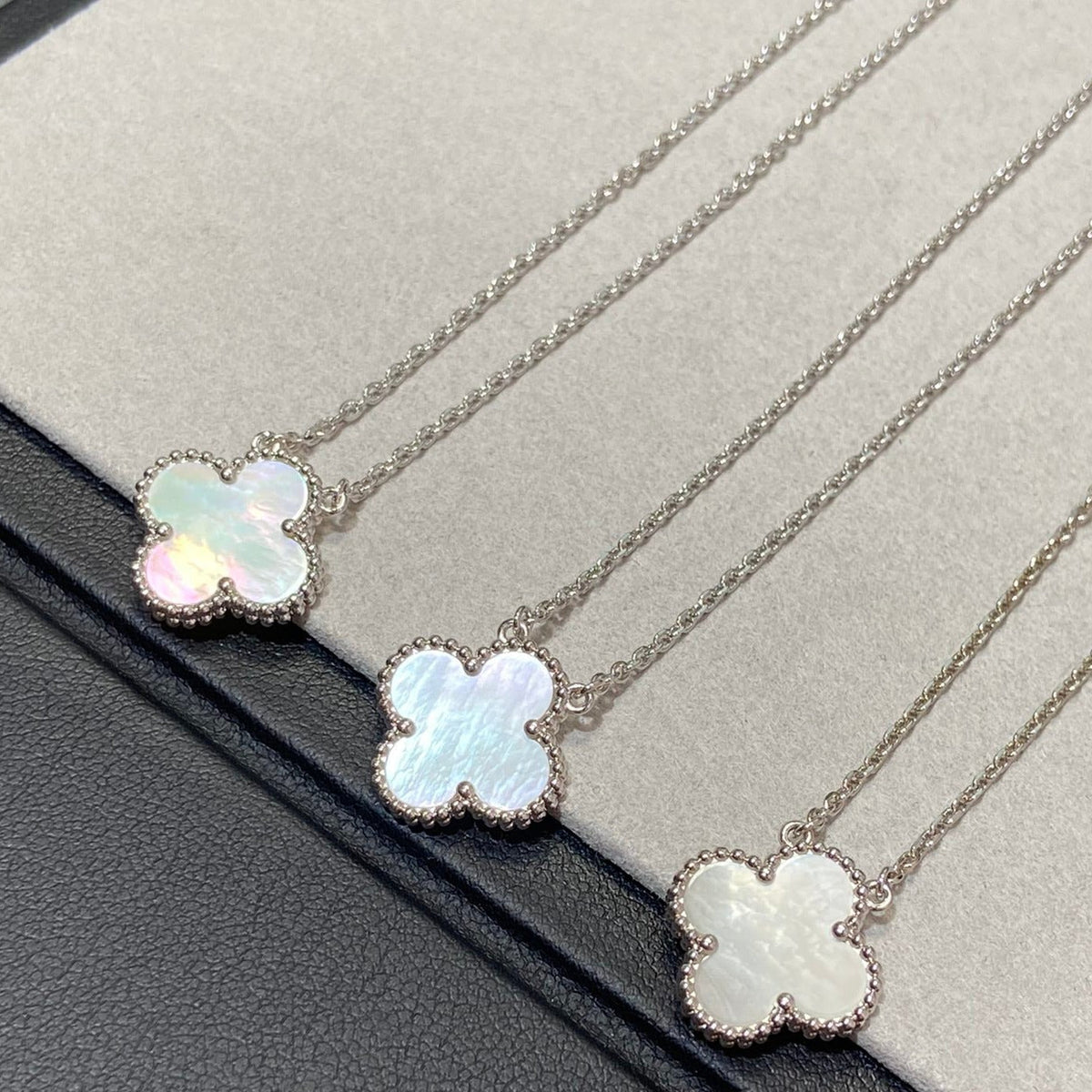 [Vera  Jewelry]CLOVER MEDIUM SILVER WHITE MOP NECKLACE