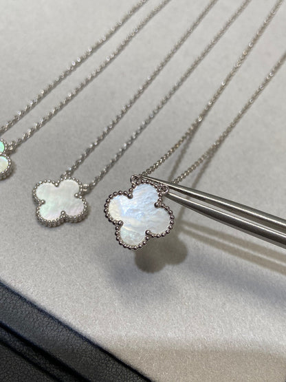 [Vera  Jewelry]CLOVER MEDIUM SILVER WHITE MOP NECKLACE