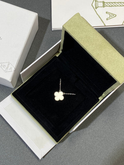 [Vera  Jewelry]CLOVER MEDIUM SILVER WHITE MOP NECKLACE