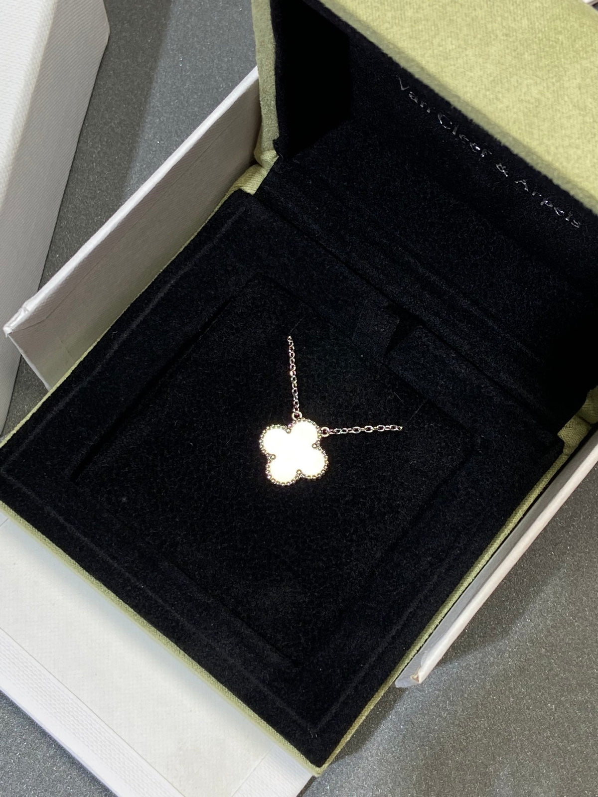 [Vera  Jewelry]CLOVER MEDIUM SILVER WHITE MOP NECKLACE