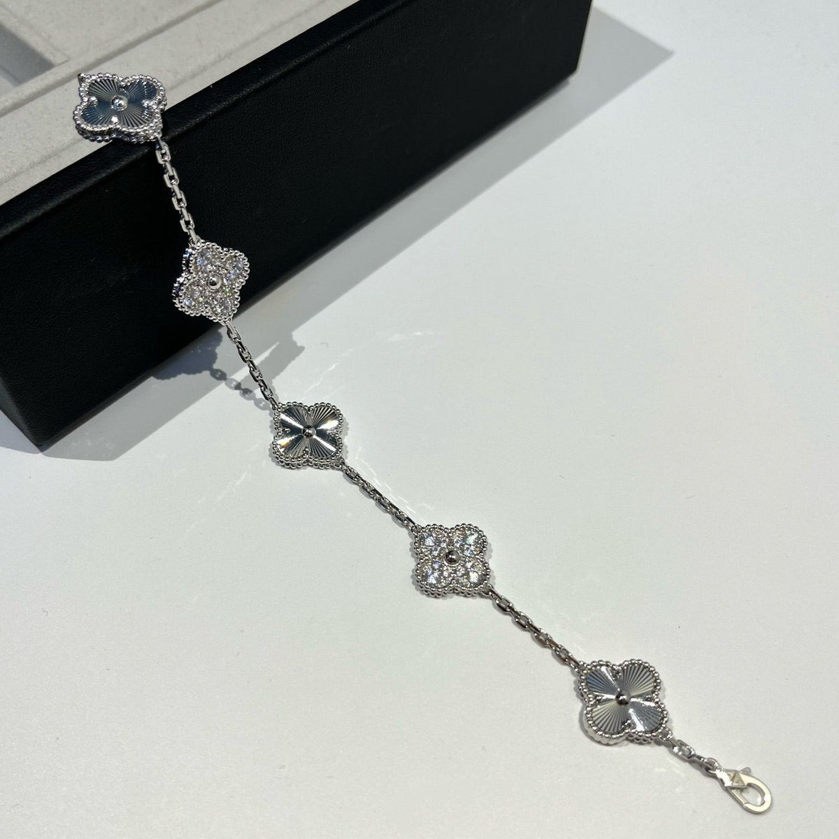 [Vera  Jewelry]LUCKY CLOVER 5-MOTIF BRACELET - LASER COLLECTION
