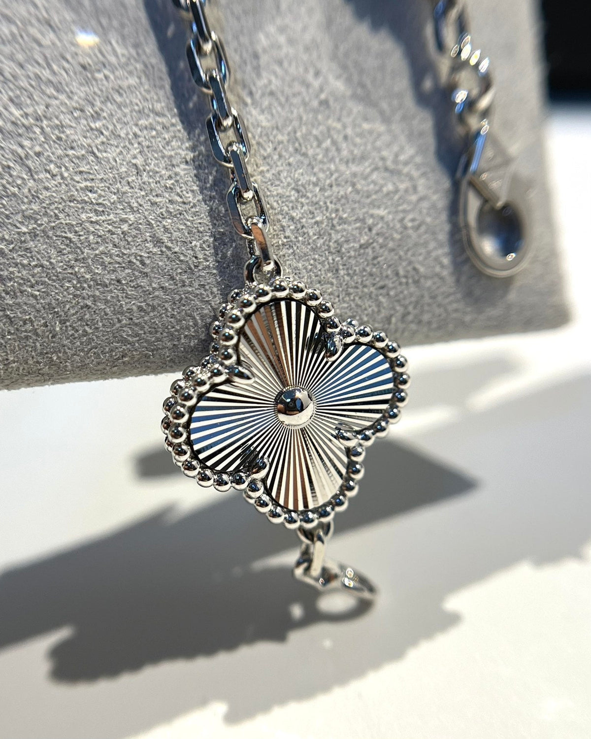 [Vera  Jewelry]LUCKY CLOVER 5-MOTIF BRACELET - LASER COLLECTION