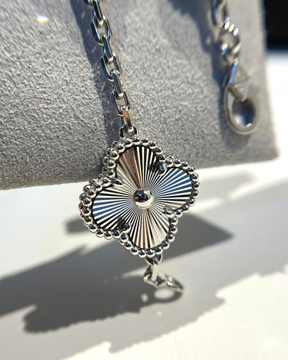 [Vera  Jewelry]LUCKY CLOVER 5-MOTIF BRACELET - LASER COLLECTION