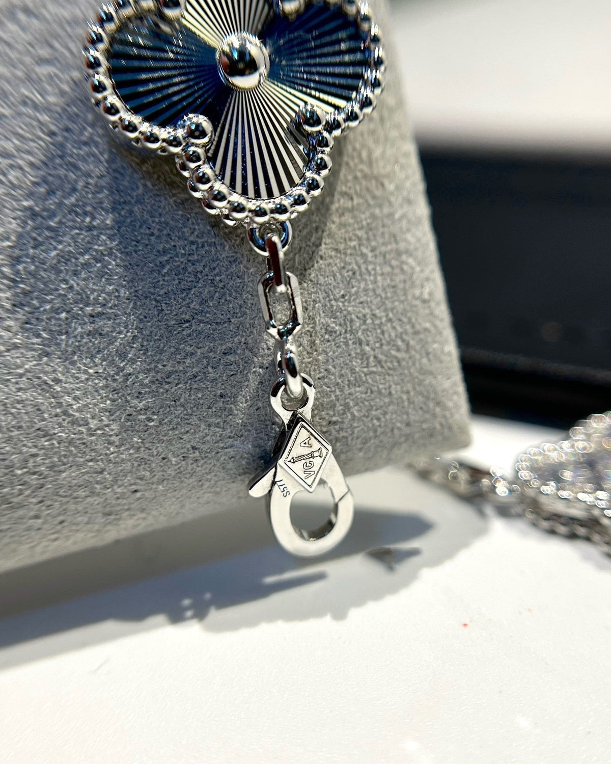 [Vera  Jewelry]LUCKY CLOVER 5-MOTIF BRACELET - LASER COLLECTION