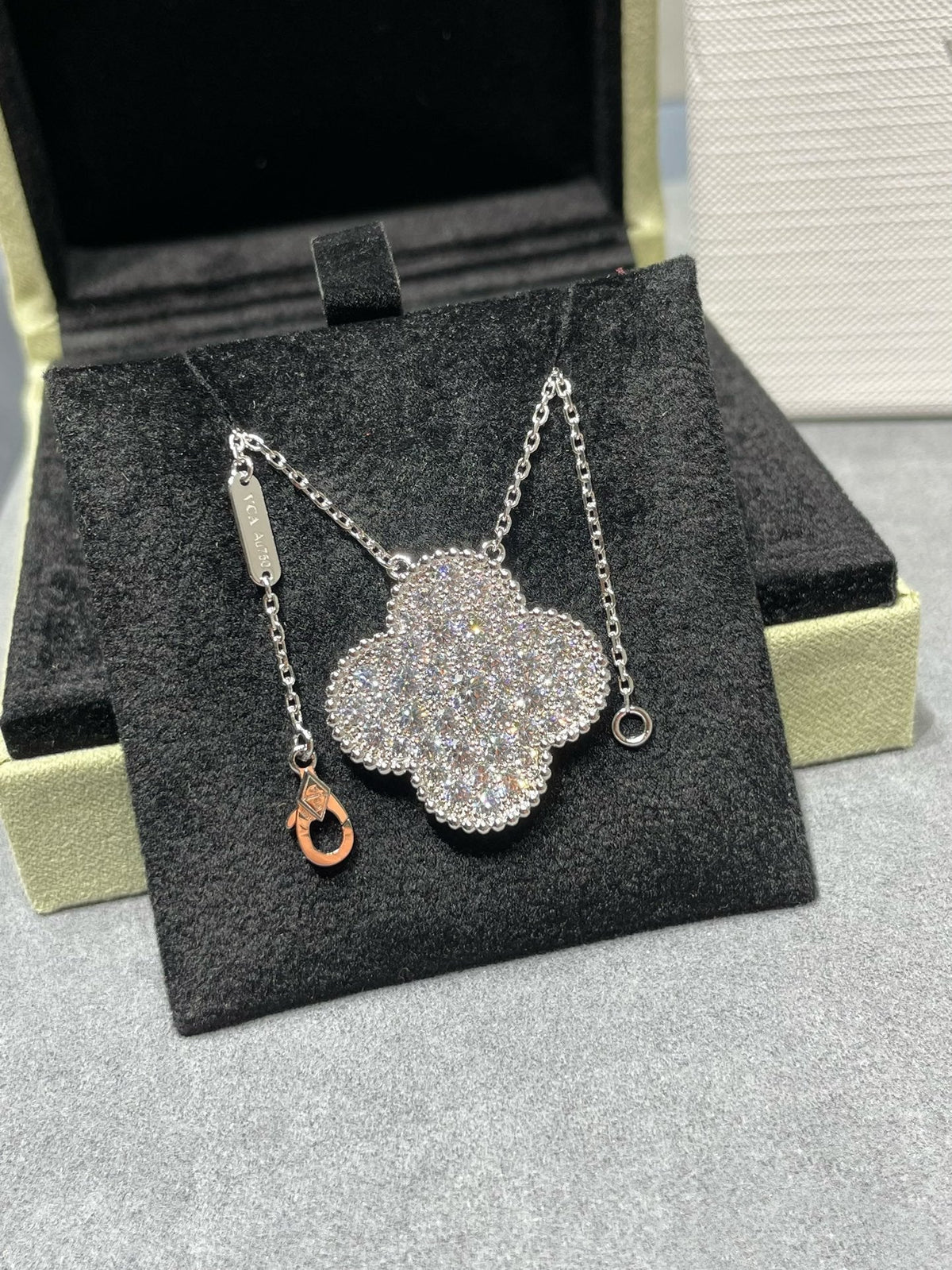 [Vera  Jewelry]CLOVER 25MM LARGE PENDANT DIAMOND PAVED SILVER NECKLACE
