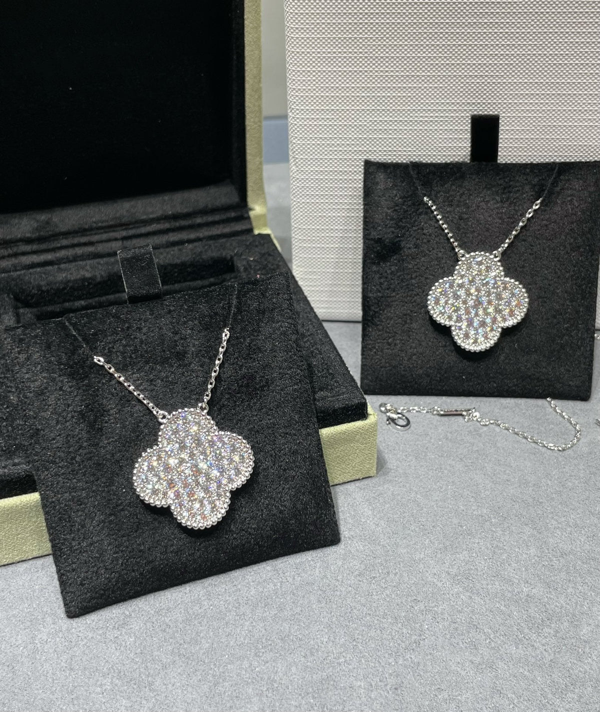 [Vera  Jewelry]CLOVER 25MM LARGE PENDANT DIAMOND PAVED SILVER NECKLACE