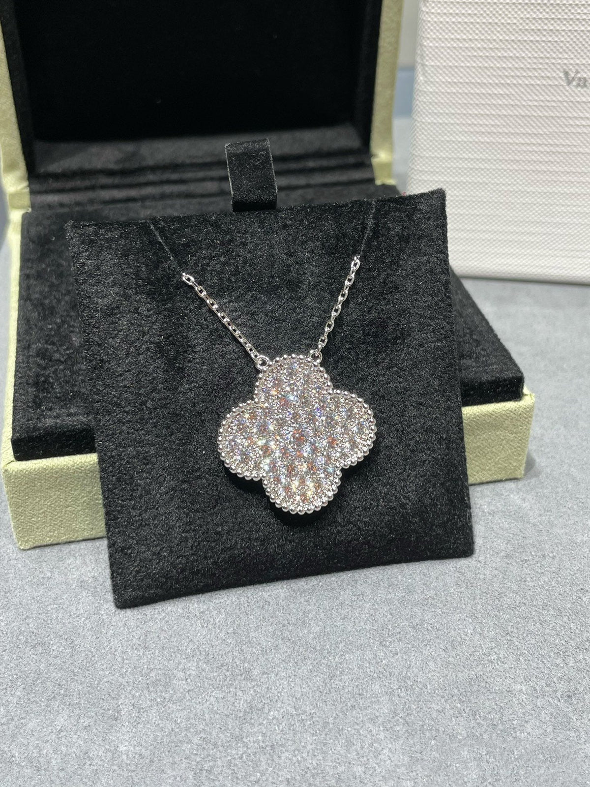 [Vera  Jewelry]CLOVER 25MM LARGE PENDANT DIAMOND PAVED SILVER NECKLACE