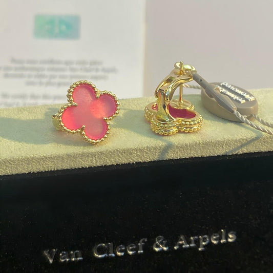 [Vera Jewelry]ニュークローバー 15MM ピンクエナメル スタッドピアス