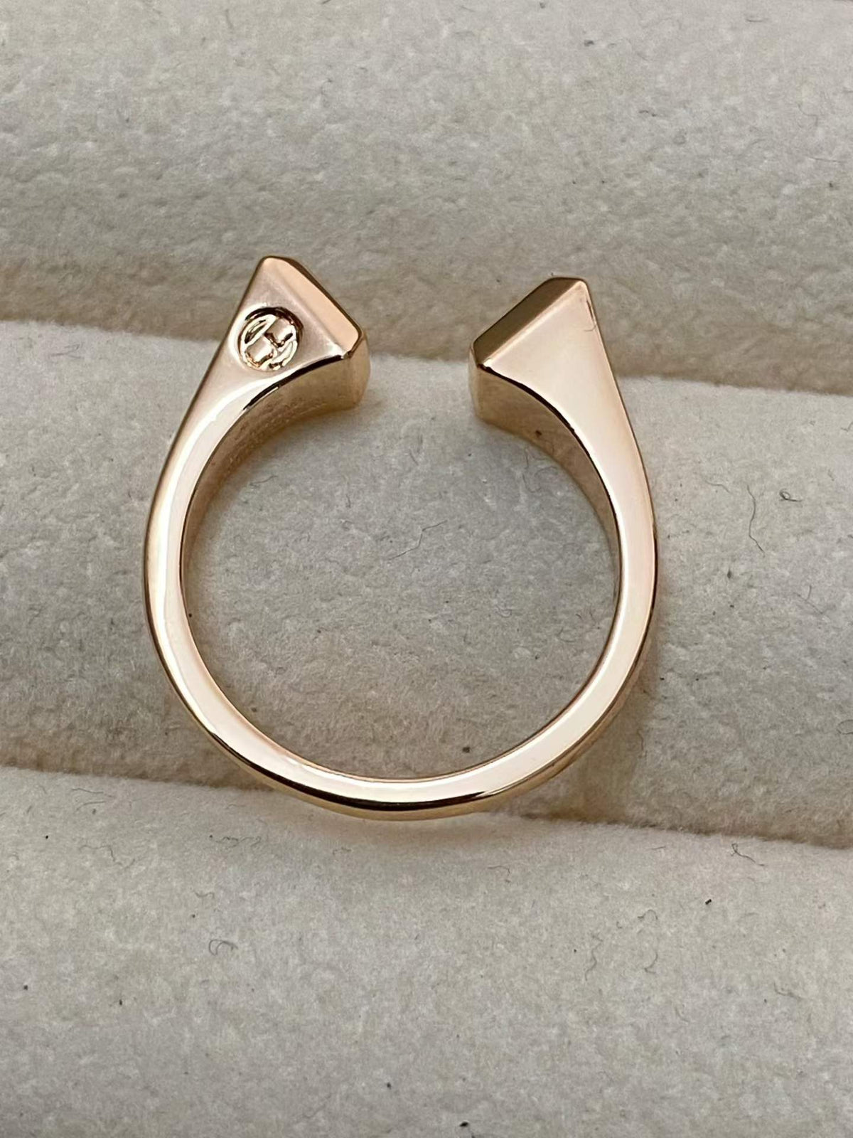 [Vera  Jewelry]THE CONE RIVET RING IS OPEN AND ONE SIZE FITS ALL
