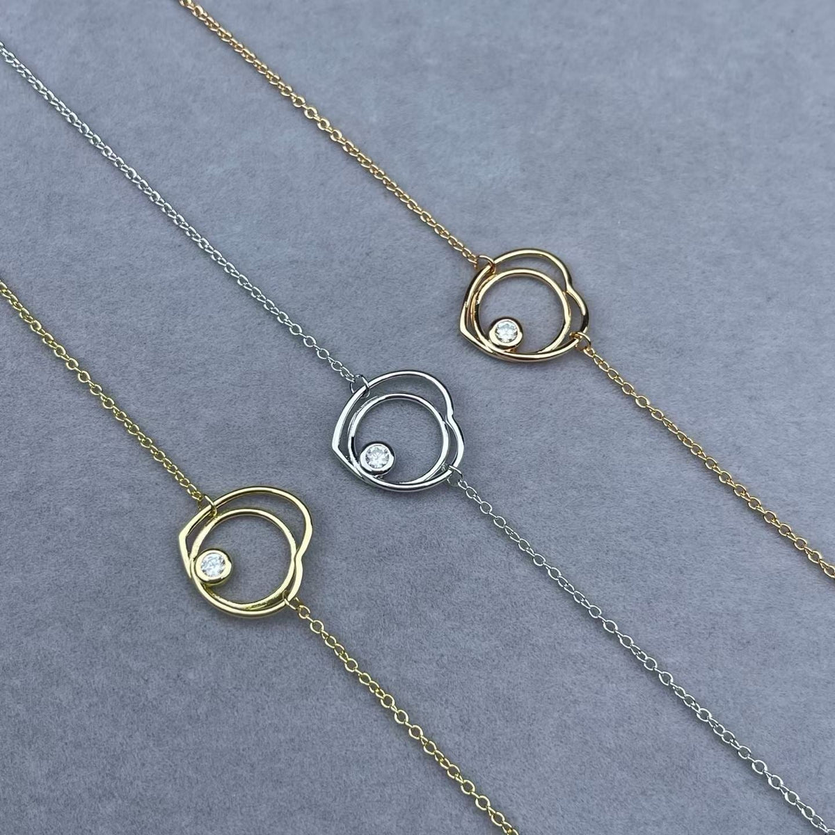 [Vera  Jewelry]HOLLOW HEART SINGLE DIAMOND BRACELET