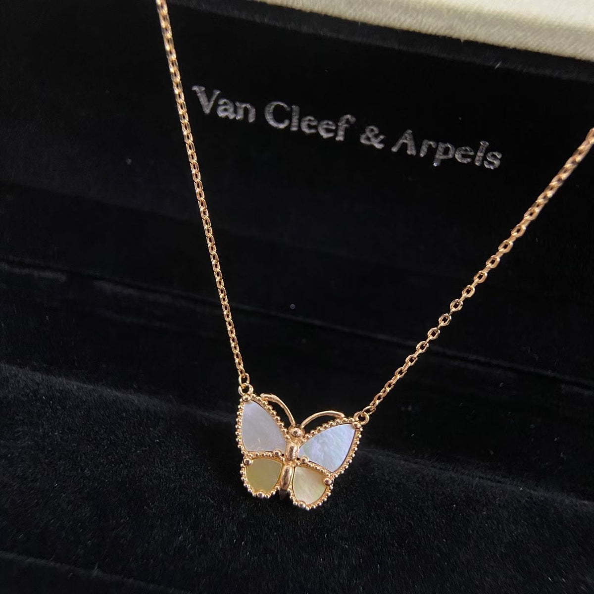 [Vera  Jewelry]Vera  Jewelry ROSE GOLD WHITE MOTHER OF PEARL BUTTERFLY NECKLACE