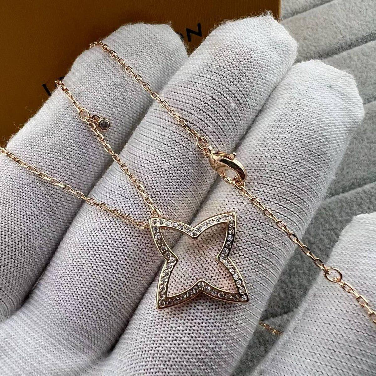 [Vera  Jewelry]FOUR-LEAF CLOVER OPENWORK NECKLACE