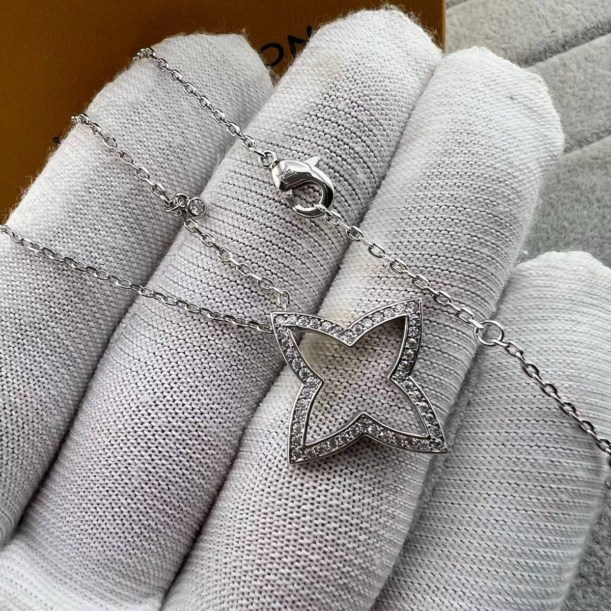 [Vera  Jewelry]FOUR-LEAF CLOVER OPENWORK NECKLACE
