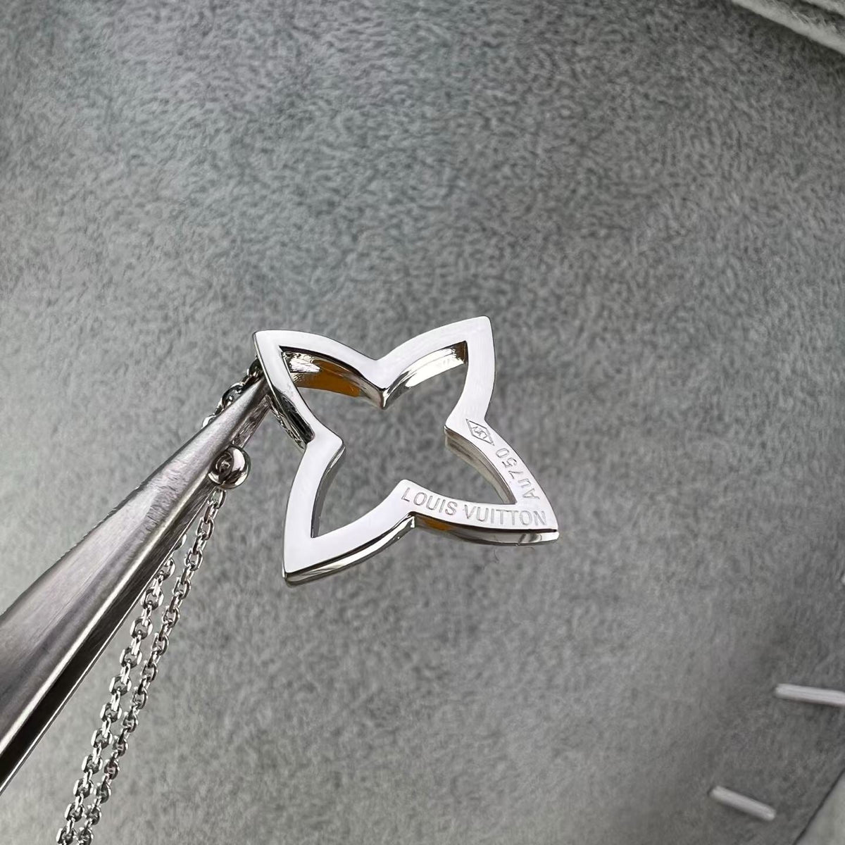 [Vera  Jewelry]FOUR-LEAF CLOVER OPENWORK NECKLACE