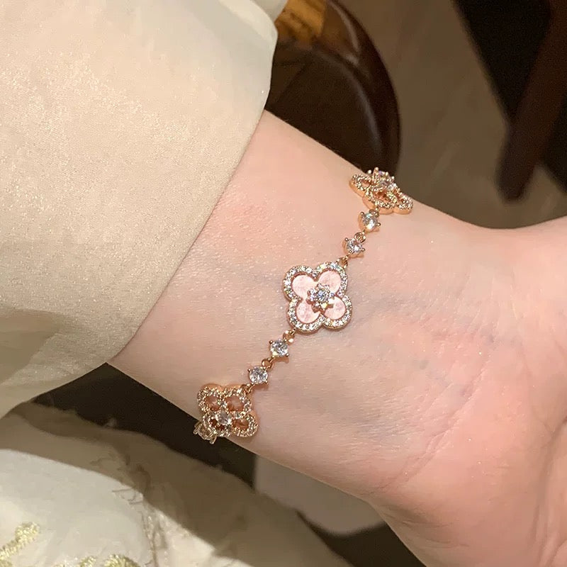 [Vera Jewelry]CLOVER 5 MOTIF PINK BLUE RED WHITE BRACELET