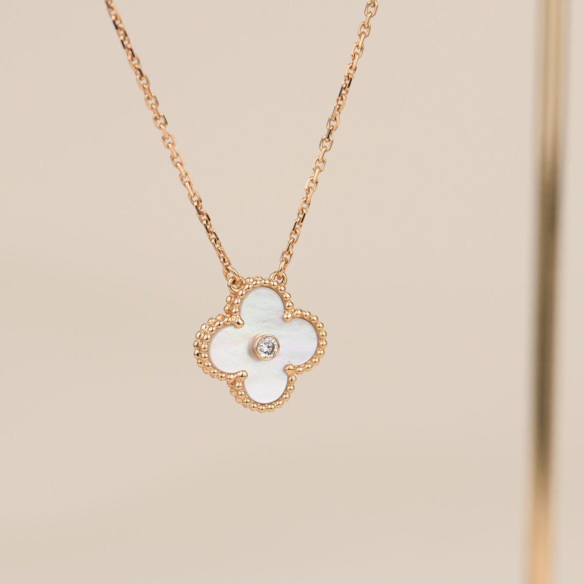 [Vera  Jewelry]CLOVER 15MM DIAMOND WHITE FRITILLARIA NECKLACE