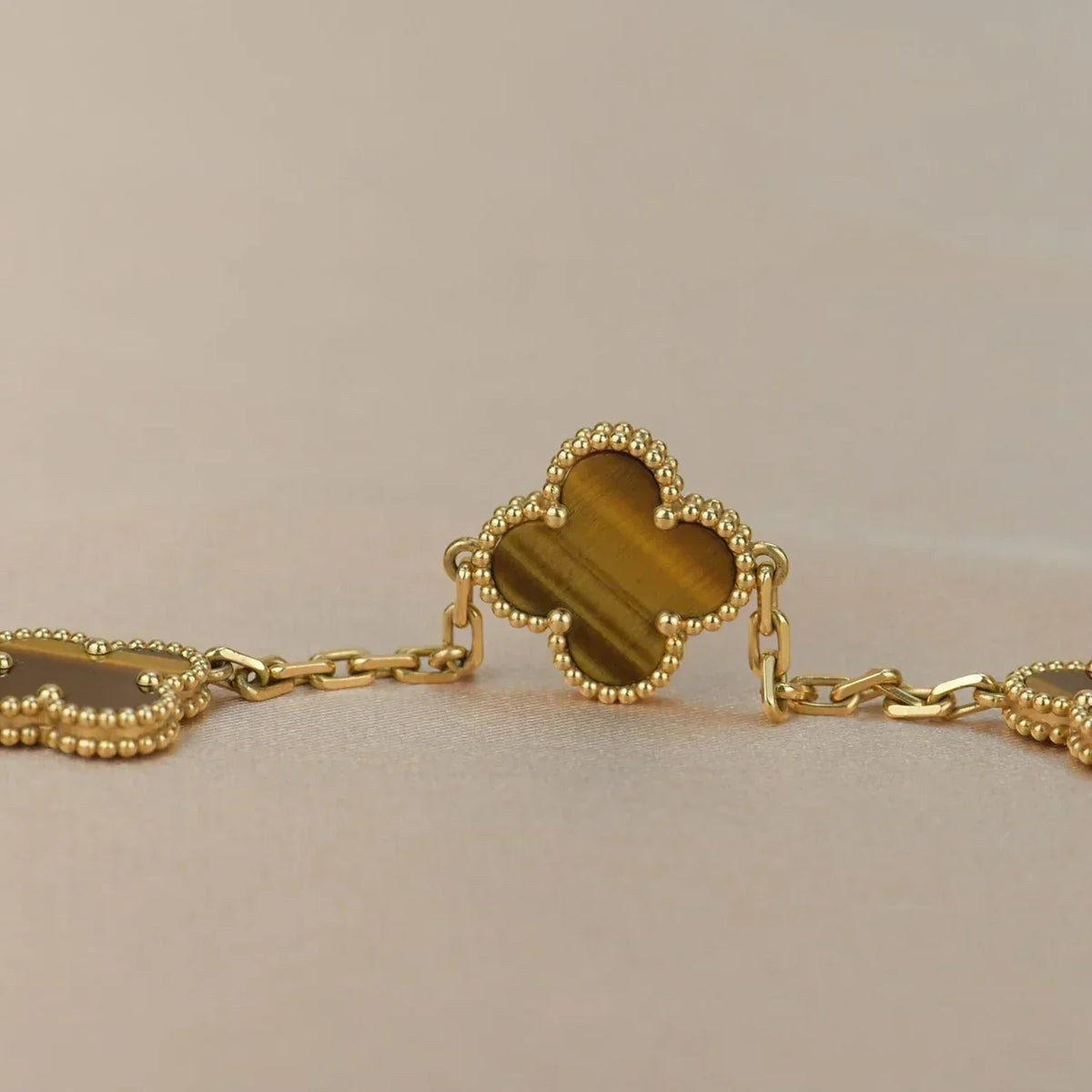 [Vera  Jewelry]LUCKY CLOVER 5-MOTIF BRACELET -  TIGER’S EYE COLLECTION