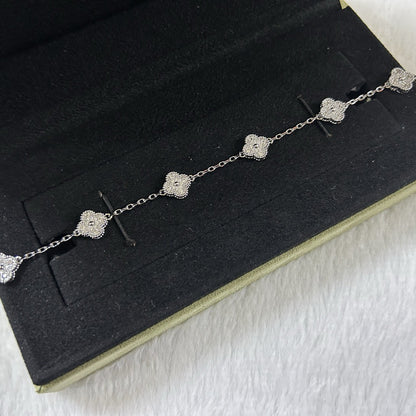 [Vera  Jewelry]CLOVER 6 MOTIF DIAMOND BRACELET