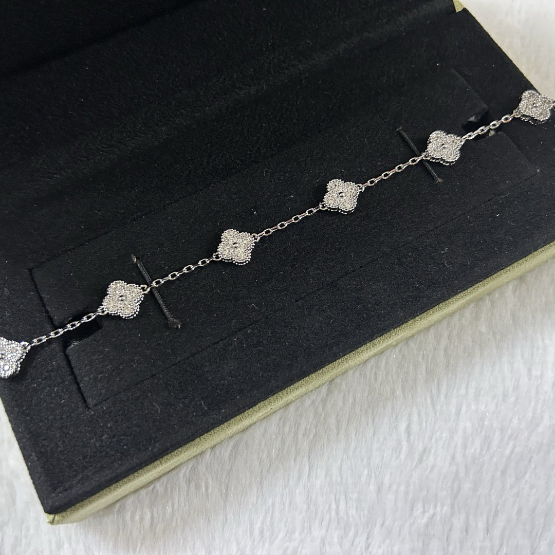 [Vera Jewelry]CLOVER 6 MOTIF DIAMOND BRACELET