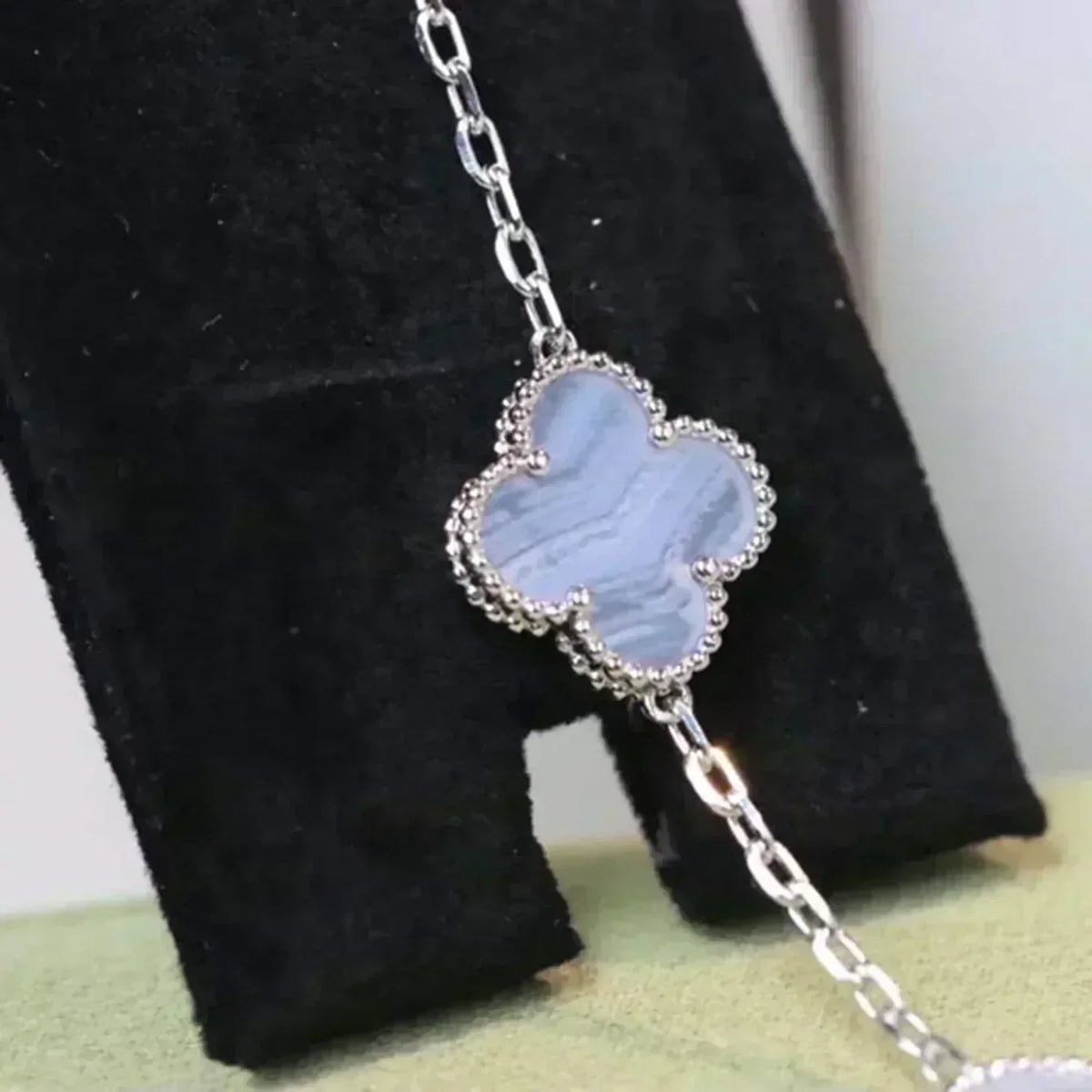 [Vera  Jewelry]LUCKY CLOVER 5-MOTIF BRACELET - PURPLE CHALCEDONY COLLECTION