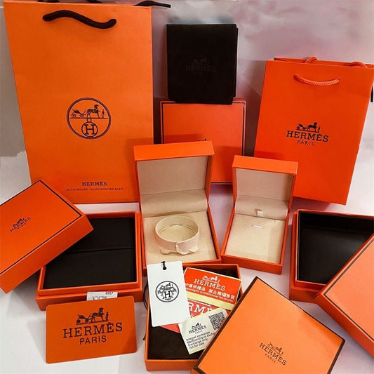 {
  "Vera Jewelry": "Vera Jewelry",
  "HM BRACELET NECKLACE RING BOX": "HM ブレスレット・ネックレス・リング用ボックス",
  "GIFT BAG": "ギフトバッグ"
}