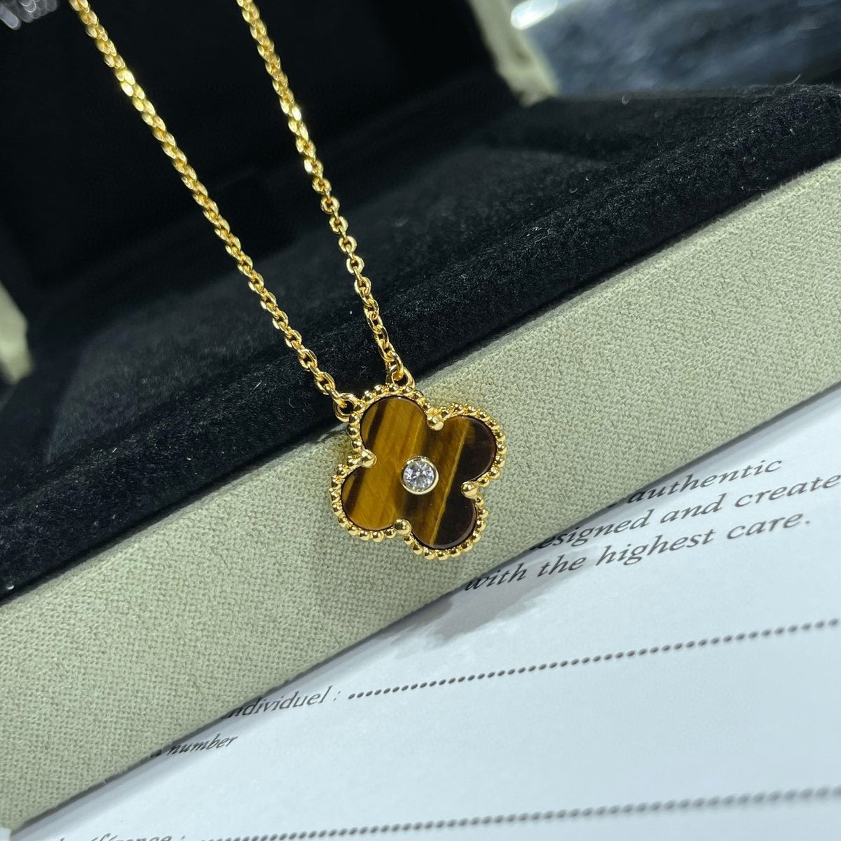 [Vera  Jewelry]CLOVER 15MM DIAMOND AND YELLOW TIGER'S EYE AGATE necklace