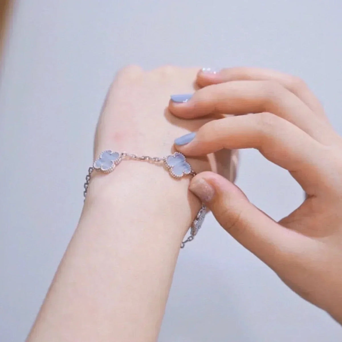 [Vera  Jewelry]LUCKY CLOVER 5-MOTIF BRACELET - PURPLE CHALCEDONY COLLECTION