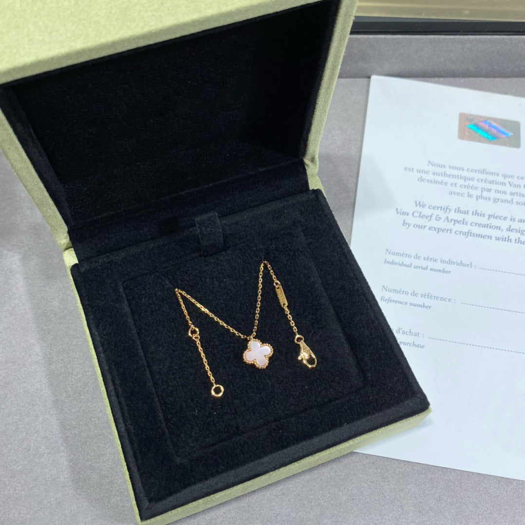 [Vera  Jewelry]CLOVER 9.5MM PINK MOTHER OF PEARL SINGLE FLOWER NECKLACE