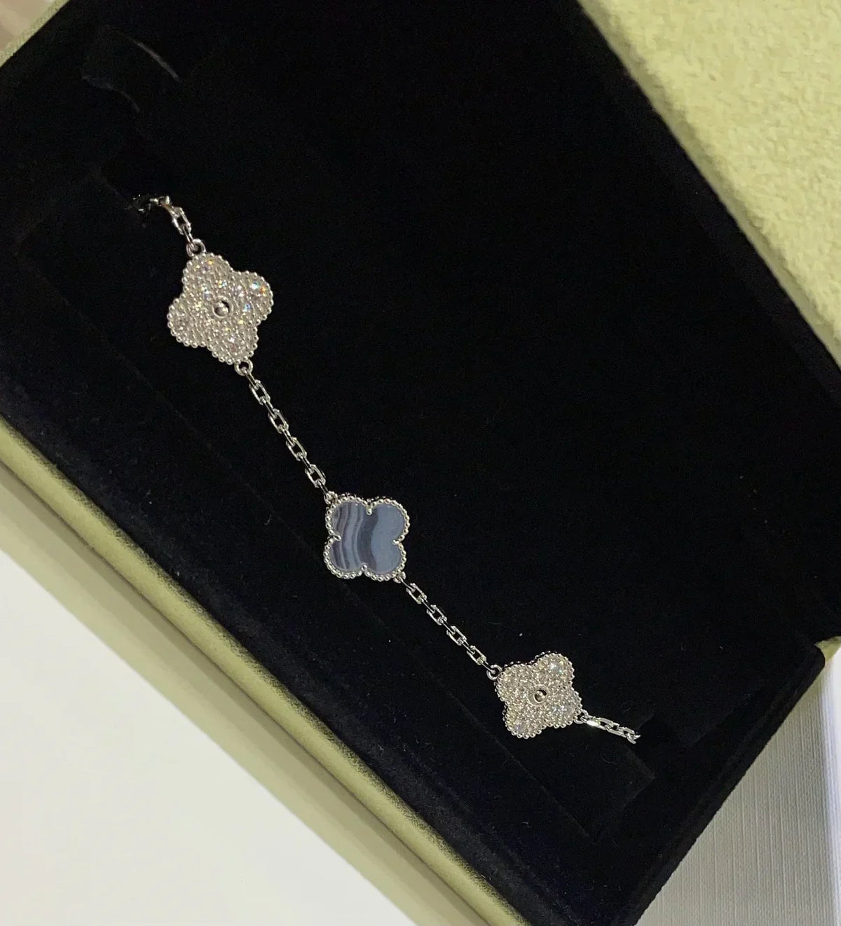 [Vera  Jewelry]LUCKY CLOVER 5-MOTIF BRACELET - PURPLE CHALCEDONY COLLECTION