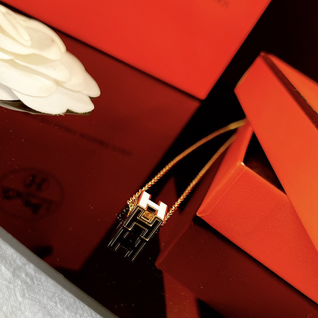 [Vera Jewelry]H WHITE SQUARE GOLD NECKLACE
