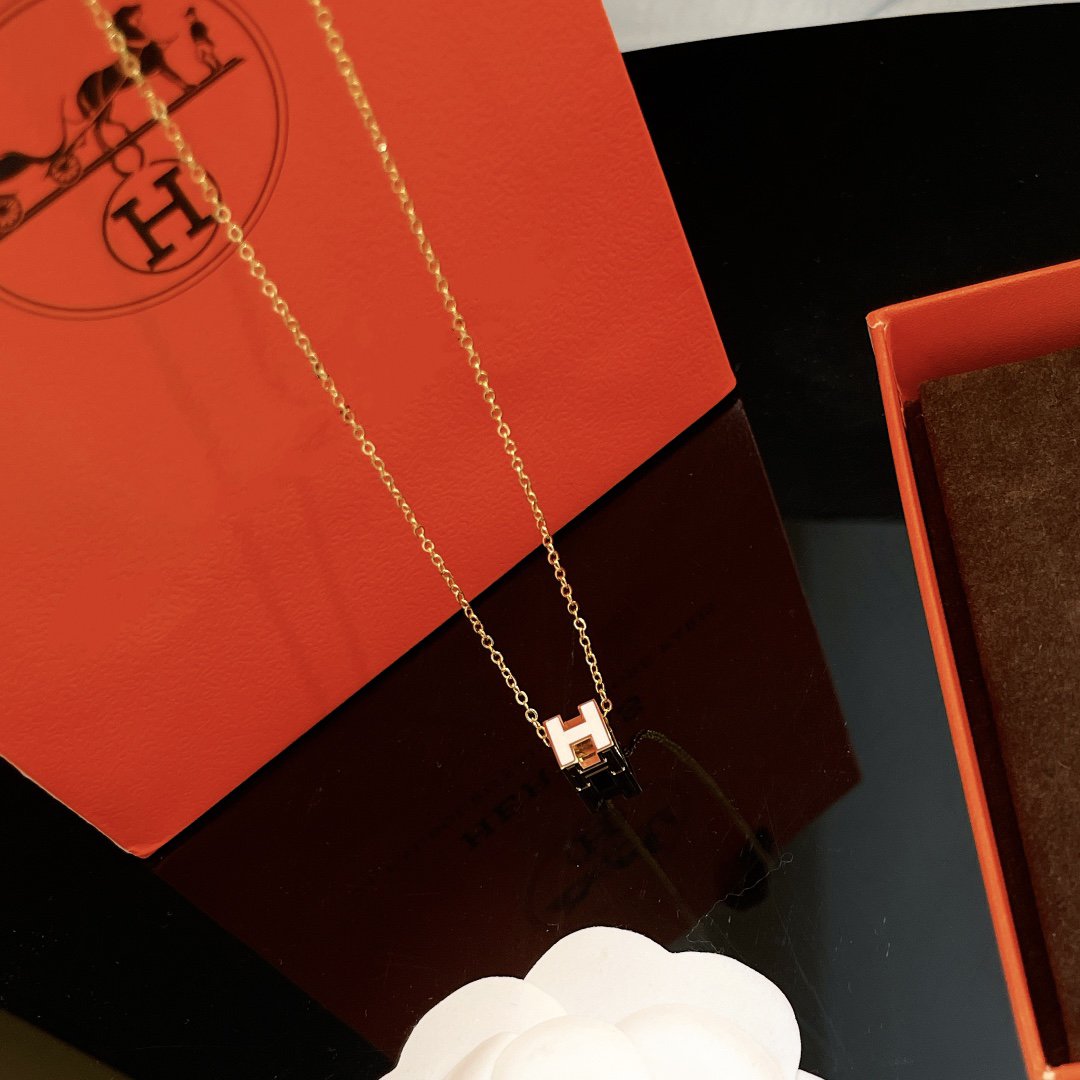 [Vera Jewelry]H WHITE SQUARE GOLD NECKLACE