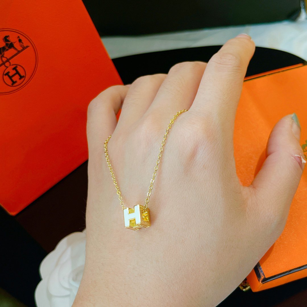 [Vera Jewelry]H WHITE SQUARE GOLD NECKLACE