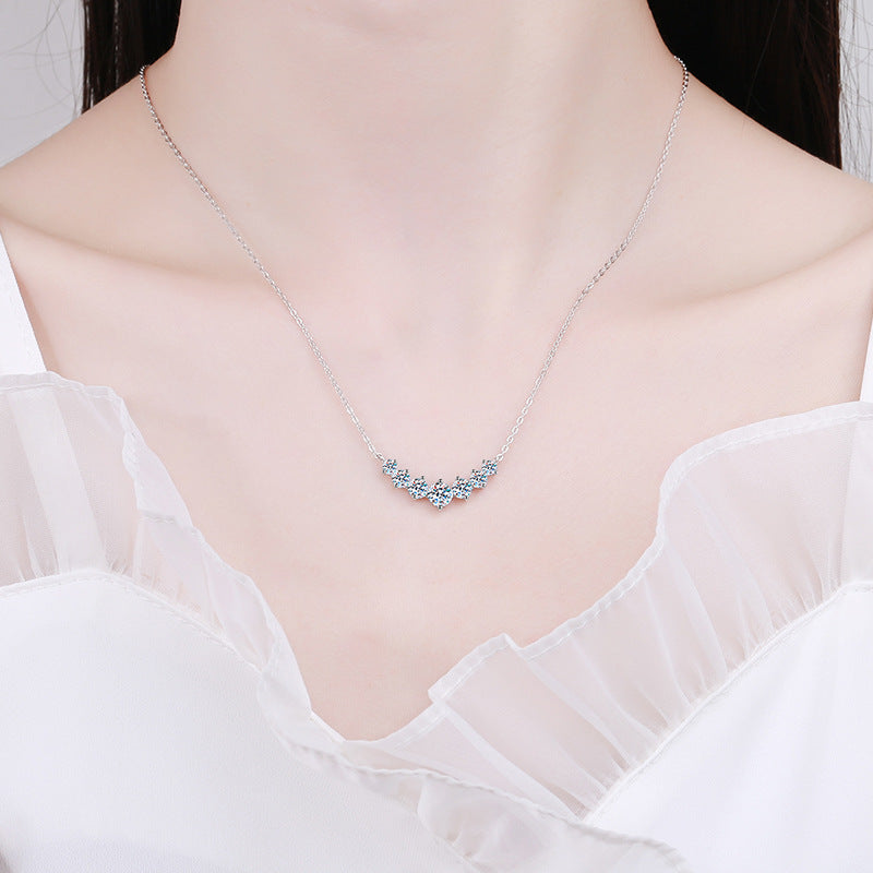 [Vera  Jewelry]MINIMALIST CURVED SMILE MOISSANITE NECKLACE